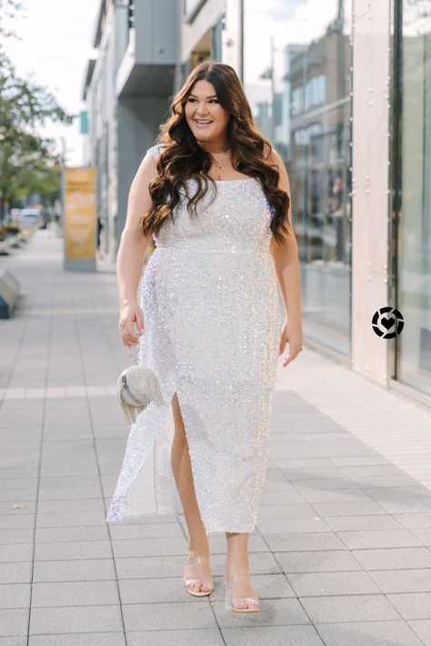 Looks Date Night, Looks Date, White Sparkle Dress, Dresses For Winter, White Bridal Shower Dress, Winter White Outfit, Date Night Looks, Winter Bridal Showers, Winter Plus Size