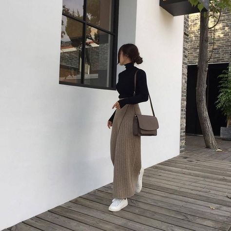 Black Turtleneck Outfit, Mode Zendaya, Big Sweater, Japan Outfits, Fashion Trend Inspiration, Clothing Korean, Turtleneck Outfit, Japan Outfit, Outfit Korean