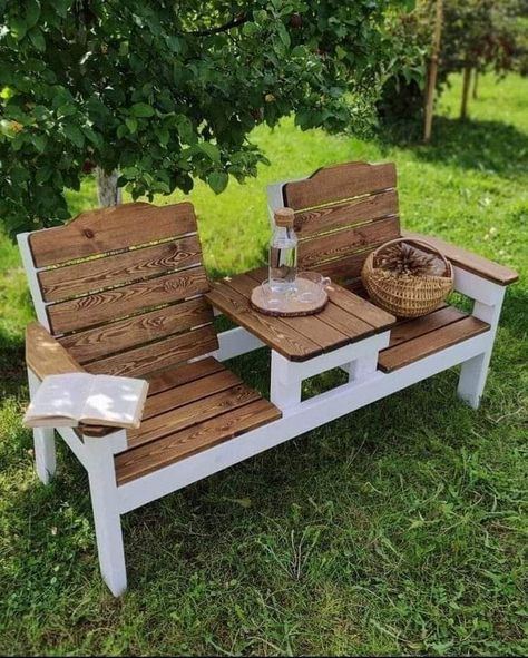 Diy Patio Ideas, Wooden Benches, Picnic Tables, Tables Diy, Outdoor Decor Backyard, Funky Painted Furniture, Diy Furniture Table, Rustic Garden Decor, Backyard Patio Designs