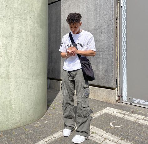 Grey Cargo Pants Outfit, Boyfriend Clothes, Cargo Pants Outfit Men, Fits For Guys, Mens Fits, Mens Cargo Pants, Cargo Outfit, Guy Fits, Pants Outfit Men