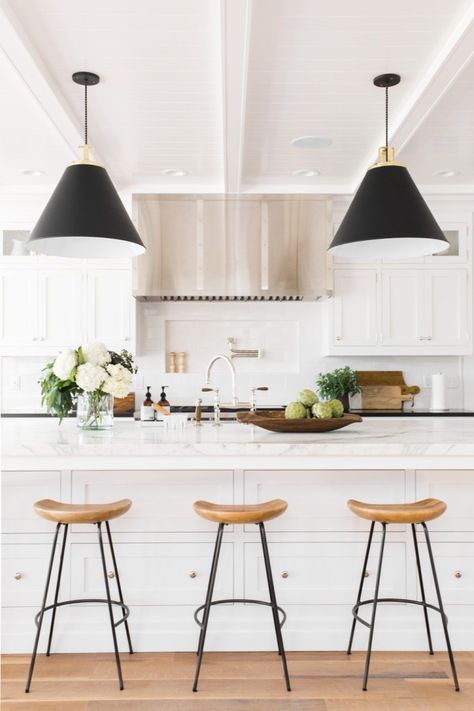 11 Best Kitchens by Studio McGee; A round up post of the best kitchens by Studio McGee! Blogger, and interior designer who knows how to renovate! Modern charm. white Kitchen design and renovations.  #kitchensbystudiomcgee #studiomcgee || Nikki's Plate