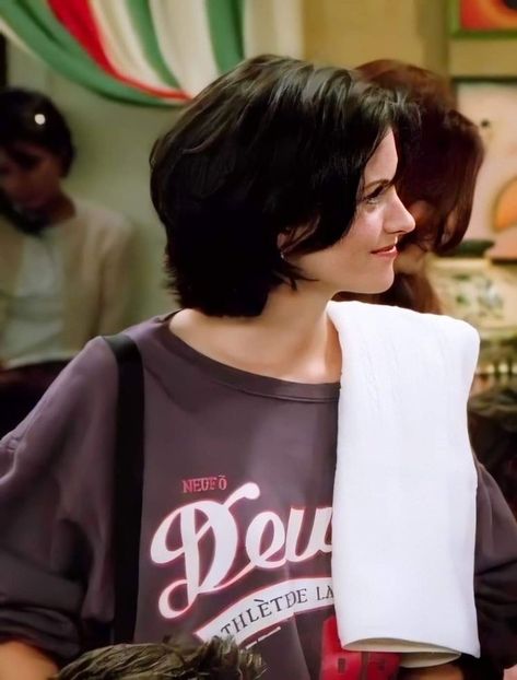 Short Wolf Haircut, Monica Geller Outfits, Monica Hairstyles, Haircut Tips, 90s Haircuts, Trendy Bob Hairstyles, Wolf Haircut, Hairstyles For Women Over 60, Really Short Hair