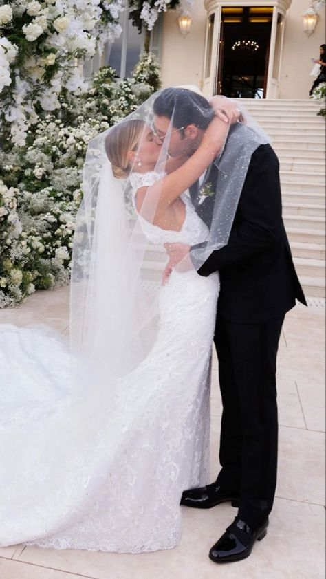 Sophie Richie Wedding, Sofia Richie Wedding, Sophia Richie, Vintage Chic Wedding, Wedding Shot List, Engagement Season, Photoshoot Wedding, Iconic Weddings, Celebrity Wedding Dresses