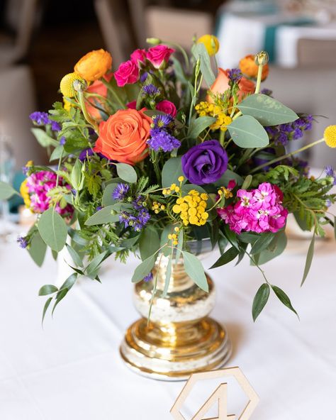 Yellow Wedding Centerpieces, Weddings 2025, Colorful Wedding Centerpieces, Rainbow Centerpiece, Summer Wedding Centerpieces, Blue Purple Wedding, Colorful Summer Wedding, Multicolor Wedding, Colorful Centerpieces