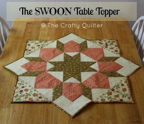 How to turn a Swoon block into a table topper - The Crafty Quilter Table Runner Quilted Patterns Free, Square Quilted Table Toppers Patterns, Large Quilt Blocks, Square Table Runner, Quilted Placemat, Oversized Quilt, Table Topper Patterns, Table Quilts, Medallion Quilt