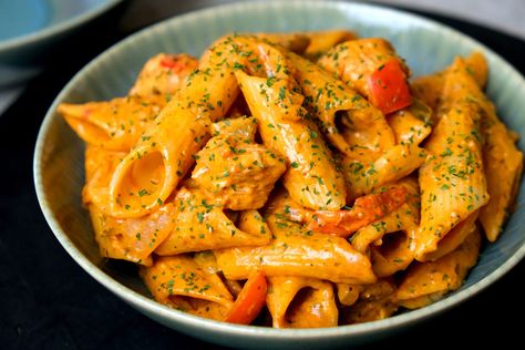 Creamy Chipotle Chicken Pasta - The Good Bite Creamy Chipotle Pasta, Creamy Chipotle Chicken, Chipotle Chicken Pasta, Chicken Penne Pasta, Chicken Sausage Pasta, Homemade Slaw, High Protein Pasta, Penne Pasta Recipes, Bbq Chicken Sandwich