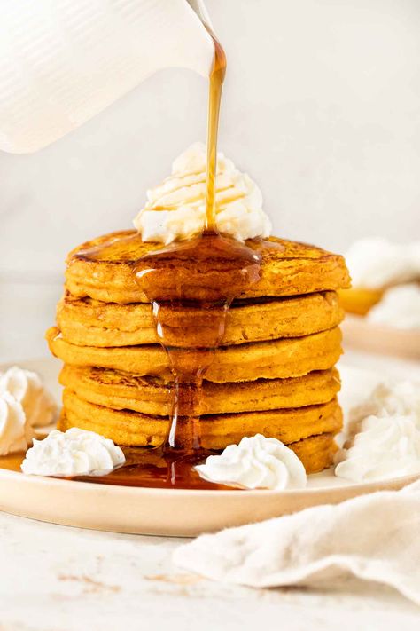 Pumpkin Pancakes are the ultimate Autumn breakfast recipe. Buttery, fluffy pancakes full of flavor from pumpkin puree and pumpkin pie spices. Pumpkin Oatmeal Pancakes, Pumpkin Cranberry Bread, Meaningful Eats, Autumn Breakfast, Fall Recipes Breakfast, Pumpkin Pancake Recipe, Pumpkin Oats, Cranberry Bread, Oat Pancakes