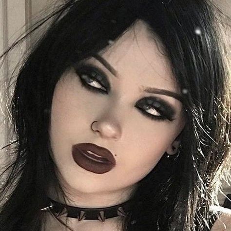 Vampire Bride, Bold Eyeshadow, Natural Glam, Dark Makeup, Unique Beauty, Makeup Inspiration, Black Hair, Apparel Accessories, A Wedding