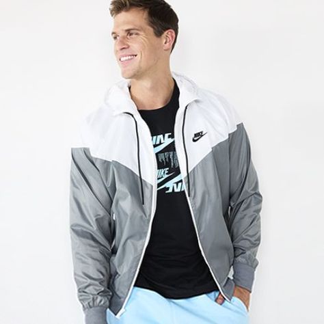 Nike Windrunner Jacket, Retro Windbreaker, Look Nike, Nike Windrunner, Nike Looks, Windrunner Jacket, Nike Retro, Hooded Jacket Men, Mens Windbreaker