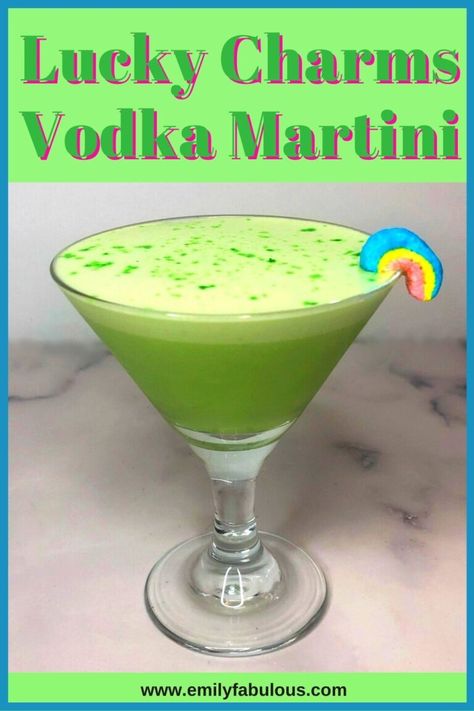 Lucky Charms Green Martini - Bailey's - Vanilla Vodka - EmilyFabulous Shamrock Martini, Irish Martini, Vanilla Vodka Drinks, Green Martini, Marshmallow Vodka, Martini Recipes Vodka, Whipped Vodka, St Patricks Day Drinks, Alcohol Beverages