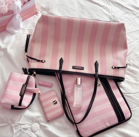 Victoria Secret Aesthetic Room, Pink Must Haves, Victoria Secret Handbag, Victoria’s Secret Bag, Victoria Secret Accessories, Vs Luggage, Vs Handbag, Victoria Secret Purse, Mode Gossip Girl