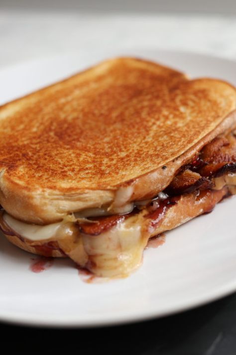 peanut butter jelly and bacon grilled cheese sandwich - so fun and unexpectedly tasty! Blackberry Jalapeno Jam, Peanut Butter Jelly Recipes, Bacon Grilled Cheese Sandwich, Peanut Butter Jelly Sandwich, Grill Cheese, Bacon Grill, Jalapeno Jam, Peanut Butter Jelly Time, Bacon Grilled Cheese