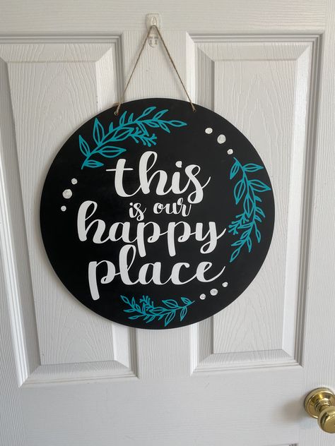 Home Is Our Happy Place, Name Plate On Canvas, Circle Name Plate Design, Wallmate Design Painting, Nameplate Painting Ideas, Diy Wall Plates Painting, Circle Board Painting Ideas, Our Happy Place Sign Wall Art, Name Plate Painting Ideas