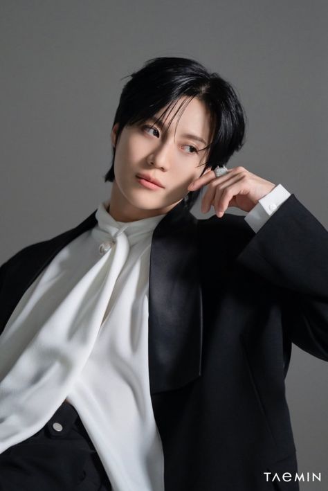 Korean Bun, Jay Chou, Male Pose Reference, Shinee Taemin, Love My Man, Lee Taemin, Light Of Life, Male Poses, Korean Music