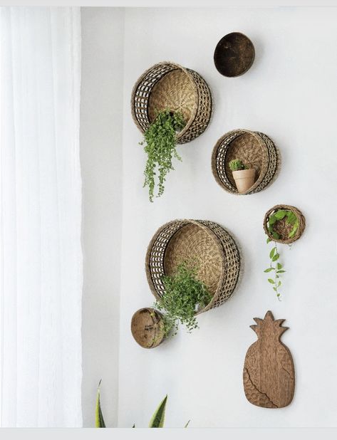 Moroccan Riad, Basket Wall Decor, Diy Kitchen Decor, Garden Art Projects, Outdoor Decor Backyard, Macrame Plant Hangers, Boho Home, Balcony Decor, Minimalist Living Room