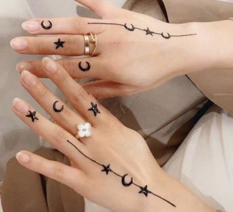 Simple Mehandi Designs, Arabic Mehandi, Minimal Tattoo Designs, Minimal Tattoo Ideas, Simple Mehandi, Cute Henna Tattoos, Henna Style Tattoos, Cute Henna, Finger Henna Designs