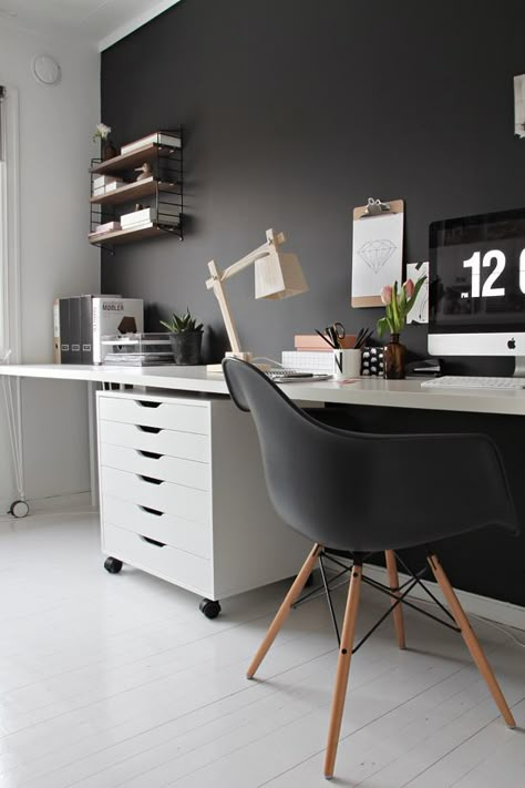 workspaces - black and white Design Interior Modern, Gray Office, Interior Design Per La Casa, Black Room, Workspace Inspiration, Office Designs, Black Chair, Scandinavian Interior Design, Small Home Office