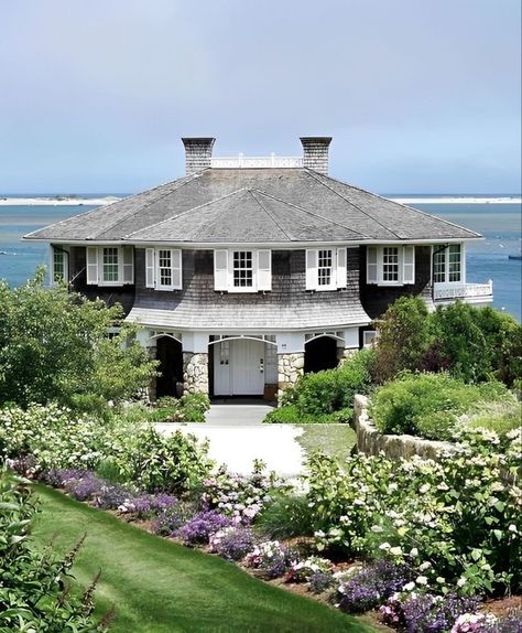 Cape Cod House Exterior, New England Coast, Shingle Style Homes, Dream Beach Houses, Hill Interiors, Cape Cod House, New England Homes, New England Style, Summer Cottage