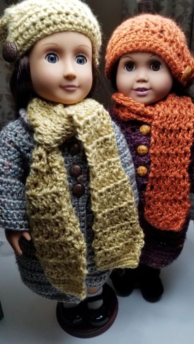 Crochet Doll Scarf, Doll Scarf, Crochet Doll Clothes Free Pattern, Crochet Doll Clothes Patterns, American Girl Crochet, Dolly Doll, American Girl Patterns, Crochet Idea, Hats And Scarves