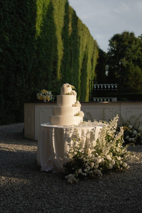 3 tiered classic wedding cake al fresco italy reception with white florals Toile Wedding Cake, Wedding Cake French Style, All White Floral Wedding Cake, Wedding Cake Dried Flowers White, Wedding Cake Classic, Fine Art Wedding Cake, Italian Wedding Cake, Malibu Elopement, Classic Wedding Reception