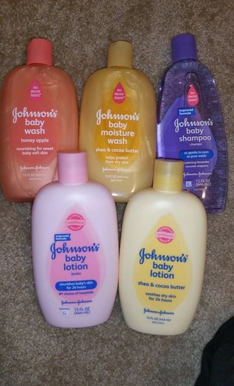 Johnson Body Lotion, Johnsons Baby Aesthetic, Perfumed Body Lotion, Johnson And Johnson Products, Johnsons Products Skincare, Baby Lotion Aesthetic, Best Body Lotion To Smell Good, How To Smell Like A Baby, Best Body Lotion For Glowing Skin