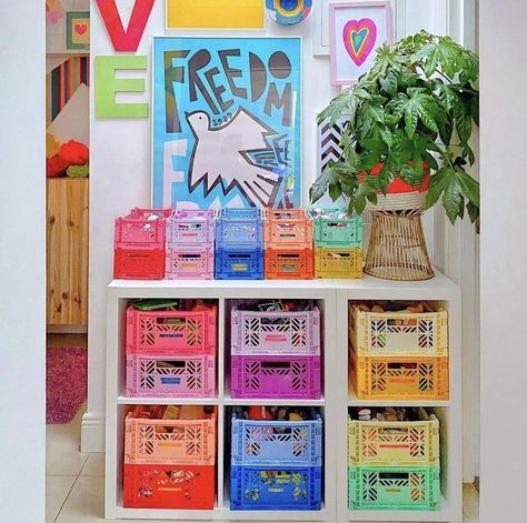 Home Diy Furniture, Kid Craft Storage, Aykasa Crates, Cool Storage Ideas, Crates Ideas, Colourful Storage, Crate Ideas, Plastic Crates, Colorful Storage