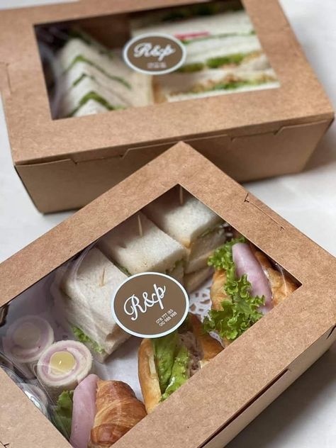 Sandwich Packaging, Lunch Catering, Food Business Ideas, Picnic Box, Sandwich Box, Sandwich Bar, Catering Ideas Food, Charcuterie Inspiration, Giving Gifts