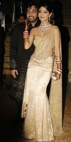 Shilpa Shetty at her wedding reception in a beautiful sari-gown. Indian Wedding Reception Outfits, Wedding Reception Outfit, Reception Outfits, Reception Outfit, Reception Gown, Shilpa Shetty, Saree Gown, Ghagra Choli, Gowns Wedding