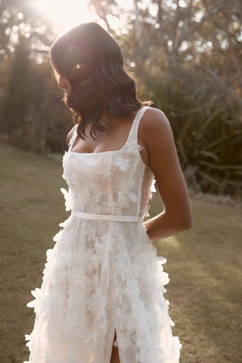 brunette bride wearing feminine bridal gown with bodice, square neckline and 3D lace 3d Floral Wedding Dress, Serbian Wedding, Anna Campbell Bridal, Australian Bridal Designers, Dahlias Wedding, Anna Campbell, Bridal Separates, Floral Wedding Dress, Bridal Fashion Week