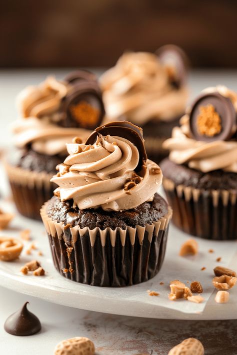 Delicious Chocolate Peanut Butter Mini Cupcakes Recipe Guide Mini Chocolate Peanut Butter Cupcakes, Chocolate Peanut Butter Cupcake Recipe, Reese’s Pb Cup Dessert, Mini Cupcakes Recipe, Mini Cupcake Recipes, Chocolate Buckeyes, Fall Cake Pops, Homemade Pumpkin Muffins, Butter Cupcake Recipe