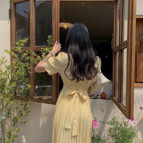 Yellow Clothing Aesthetic, Yellow Korean Aesthetic, Korean Yellow Outfit, Girl With Camera Aesthetic, Yellow Aesthetic Korean, Yellow Aesthetic Clothes, Yellow Girl Aesthetic, Aesthetic Yellow Outfits, Yellow Clothes Aesthetic