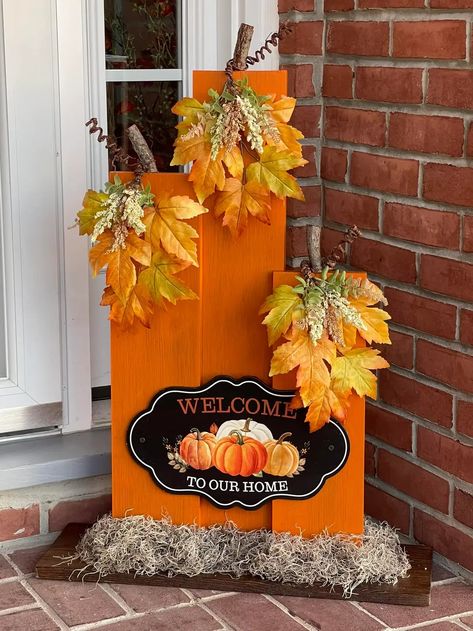 Easy Thanksgiving Table Decor, Thanksgiving Wood Crafts, Thanksgiving Table Decor Ideas, Fall Feast, Christmas Hand Painted, Fall Wood Crafts, Fall Decor Wreaths, Fall Pumpkin Crafts, Fall Decor Diy Crafts