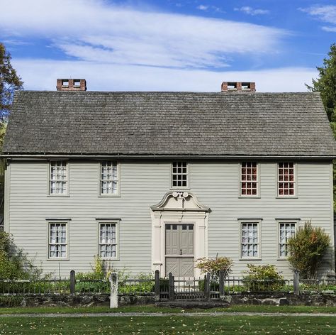 American Colonial House American Colonial House, Colonial Windows, Different House Styles, Greek Revival, Colonial House, Architectural Features, Types Of Houses, The United States, Different Styles