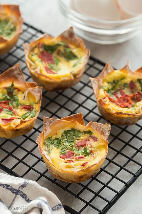 This Mini Quiche Recipe is the EASIEST brunch recipe because it uses wonton wrappers as the crust! A healthy breakfast recipe that is easily made gluten-free, dairy-free or vegetarian and comes together in no time. Mini Breakfast Quiche, Mini Quiche Recipes, Mini Breakfast, Egg Bites Recipe, Breakfast Quiche Recipes, Healthy Brunch Recipes, Quiche Recipes Easy, Easy Brunch Recipes, Recipe Critic