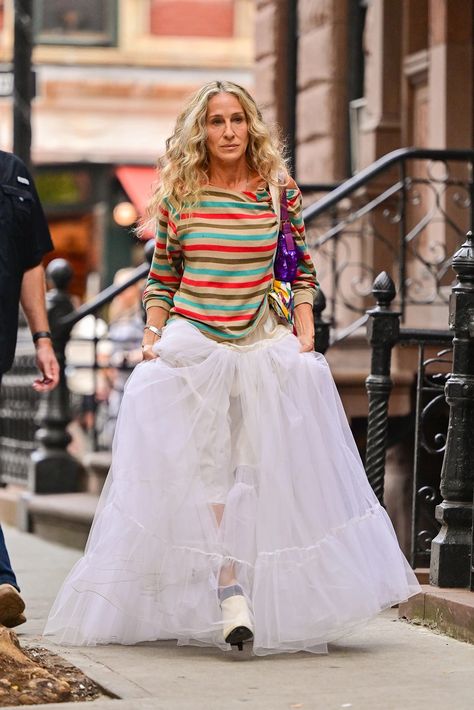 Tule Skirt Outfit, Sarah Jessica Parker Style, Carrie Bradshaw Outfits, Carrie Bradshaw Style, Modest Outfit Ideas, Quoi Porter, City Outfits, Carrie Bradshaw, City Style