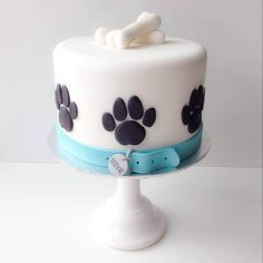 sammy would like to have the paw prints on the sides... Vet Cake, Dog Lover Cake, Puppy Birthday Cakes, Puppy Birthday Parties, Puppy Cake, Dog Birthday Cake, Animal Cakes, Dog Cakes, Puppy Birthday