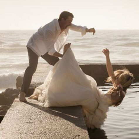 More of The Funniest Wedding Day Photo Fails Ever – Herald Weekly Wedding Fail, Marriage Reception, Funny Wedding Photos, Photo Fails, Wedding Picture, Wedding Humor, Cocktail Hour, Beautiful Moments, On Your Wedding Day