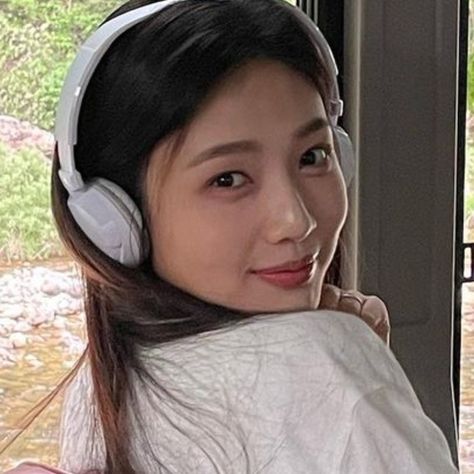 Red Velvet, A Woman, Headphones, Velvet, Red