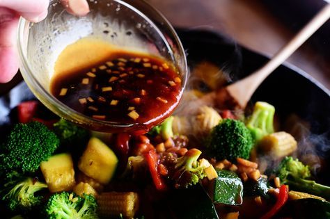 Veggie Stir-Fry (really for the sauce recipe) Veggie Stir Fry Recipes, Chinese Vegetables, Sweet And Spicy Sauce, Overnight Oat, Fry Sauce, Stir Fry Sauce, Veggie Stir Fry, Healthy Work Snacks, Diet Vegetarian