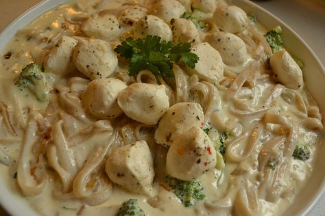 Pasta with Roasted Garlic Cream Sauce Roasted Garlic Cream Tortellini, Roasted Garlic Cream Sauce, Macaroni Grill, Cream Sauces, Pasta Side, Grilled Roast, Garlic Cream Sauce, Pasta Side Dishes, Creamy Garlic Sauce