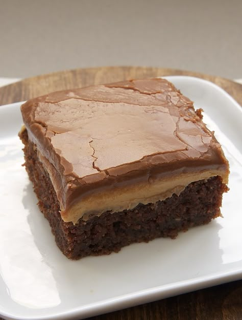 Peanut Butter Fudge Cake is a must for fans of chocolate and peanut butter. Such a crowd-pleaser! - Bake or Break Peanut Butter Fudge Cake, Fudge Cake Recipe, Peanut Powder, Chocolate Peanut Butter Fudge, Peanut Butter Desserts, Butter Fudge, Fudge Cake, Peanut Butter Fudge, Peanut Butter Recipes