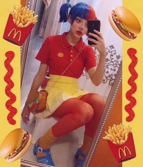 Burger Outfit, Kooky Fashion, Fashion Clown, Food Zine, Funny Clowns, Clown Outfits, Clowncore Outfit, Clowns Vintage, Clown Fashion