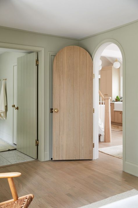 Welcome to a world where every entrance is a masterpiece of design and craftsmanship. @simpsondoorco meticulously crafted arched white oak doors beckon you with their timeless allure, blending seamlessly with any aesthetic. Mediterranean Interior Doors, White Oak Doors, Round Doorway, Mediterranean Doors, Arched Interior Doors, Modern Mediterranean Home, Arch Entryway, Arched Front Door, Oak French Doors