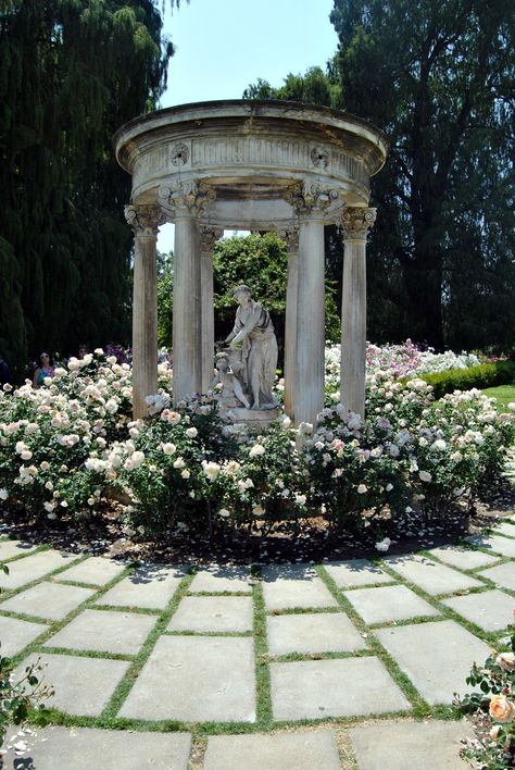 love Huntington Library gardens! Greek Garden Aesthetic, Greek Inspired Garden, Ancient Greek Garden, Greek Castle, Greek Garden, Roman Garden, Sculpture Fountain, Emotional Painting, Tuscan Garden