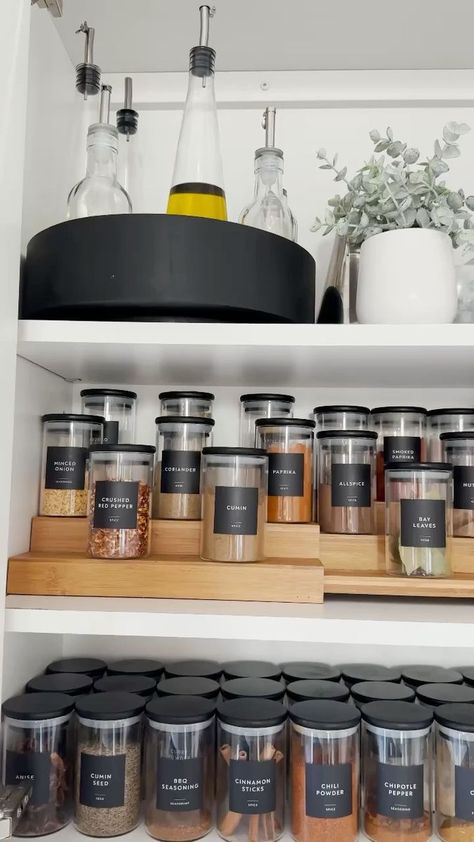 Spice Cabinet Organization, Kitchen Storage Hacks, Kabinet Dapur, Small Kitchen Storage, House Organisation, Kitchen Organization Pantry, Spice Cabinet, Kitchen Organisation, Kitchen Pantry Design