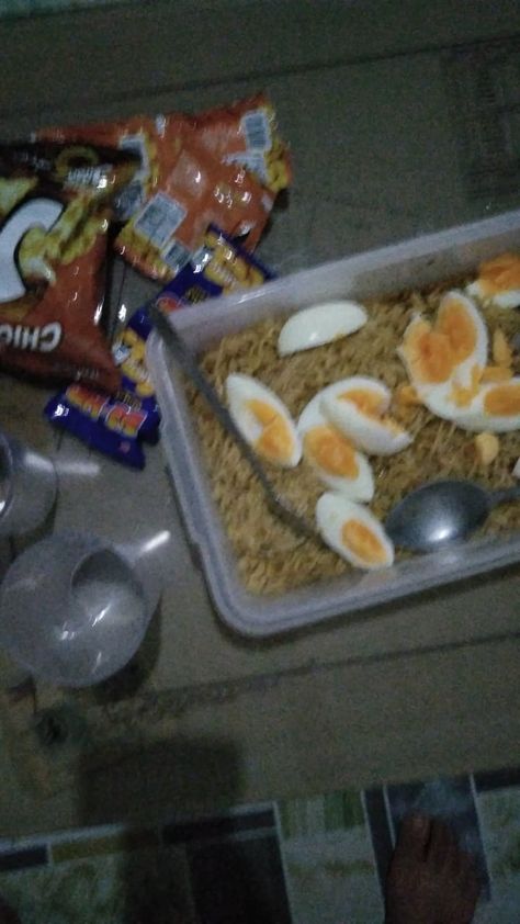 Midnight snack while playing ml Munchies Snacks Late Nights Sweet, 7 11 Food, Midnight Food, Pancit Canton, Alcohol Pictures, Munchies Snacks, Fake Photo Short Hair, Midnight Snack, Night Snacks