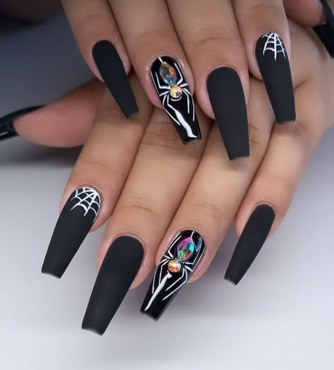 Halloween Glam Nails, Nude Halloween Nail Designs, Bling Halloween Nails, Wednesday Nails Ideas, Addams Family Nails, Glam Halloween Nails, Cute Nails For Halloween, Nude Halloween Nails, Halloween Chic