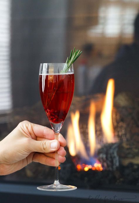 Pomegranate Prosecco Punch - New Years Cocktail Idea with Prosecco Snow Pea Stir Fry, New Years Cocktail, Prosecco Punch, Beautiful Drink, New Years Cocktails, Snow Pea, Chinese Cooking Wine, Prosecco Cocktails, Roasted Green Beans