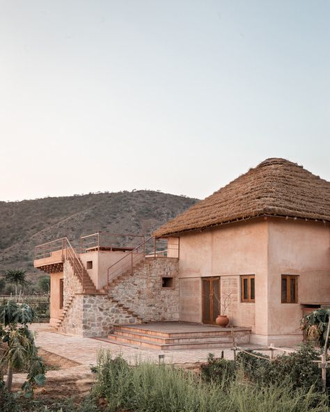 Alwar Rajasthan, Rammed Earth Wall, Mud House, House Sketch, Stone Masonry, Rammed Earth, Cob House, Vernacular Architecture, Thatched Roof