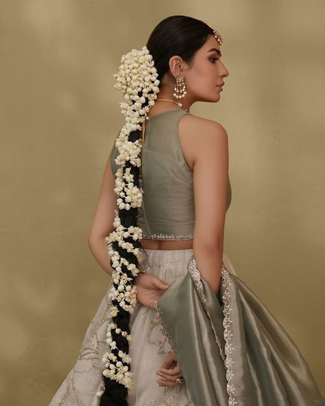 Reception Hairstyles Indian, Reception Hairstyles, Bridal Braids, Traditional Hairstyle, Wedding Blouse Designs, Organza Skirt, Traditional Indian Outfits, Wedding Blouse, Bridal Hairstyles